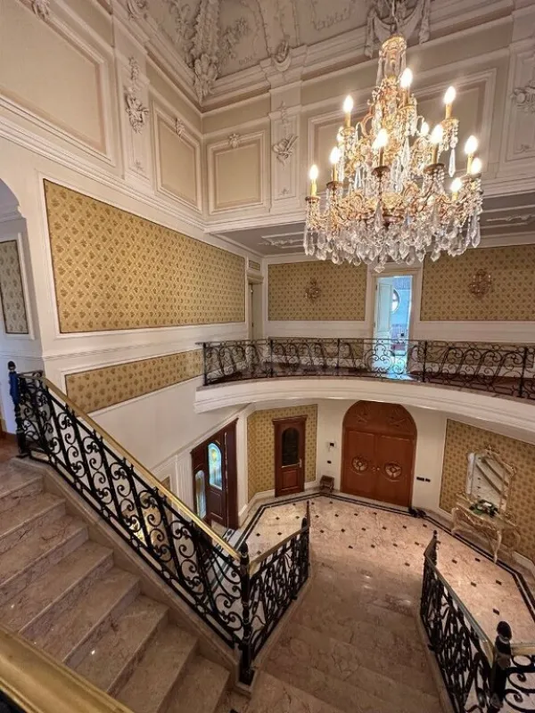 Satılır 9 otaqlı həyət evi 1000 m²