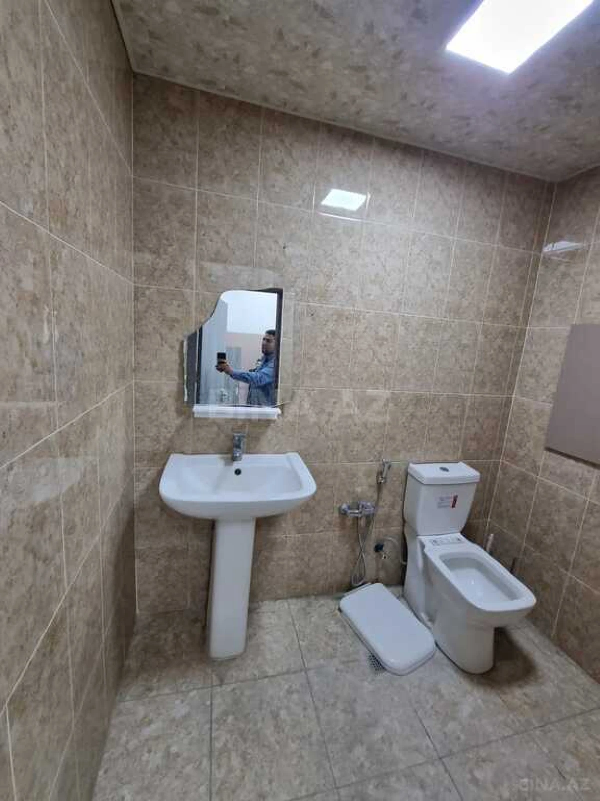 Satılır obyekt 220 m²