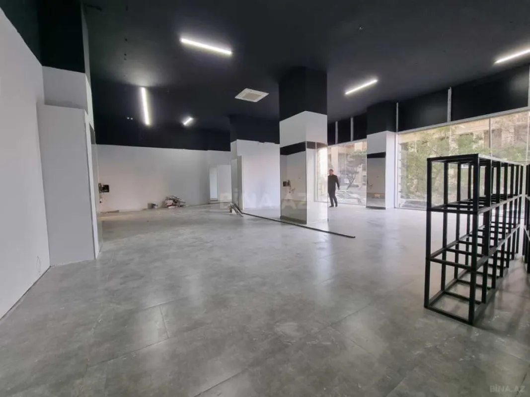 Satılır obyekt 220 m²