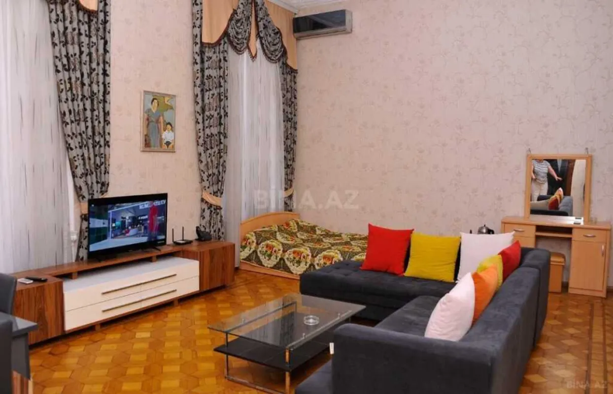 Kirayə verilir 2 otaqlı mənzil 90 m²
