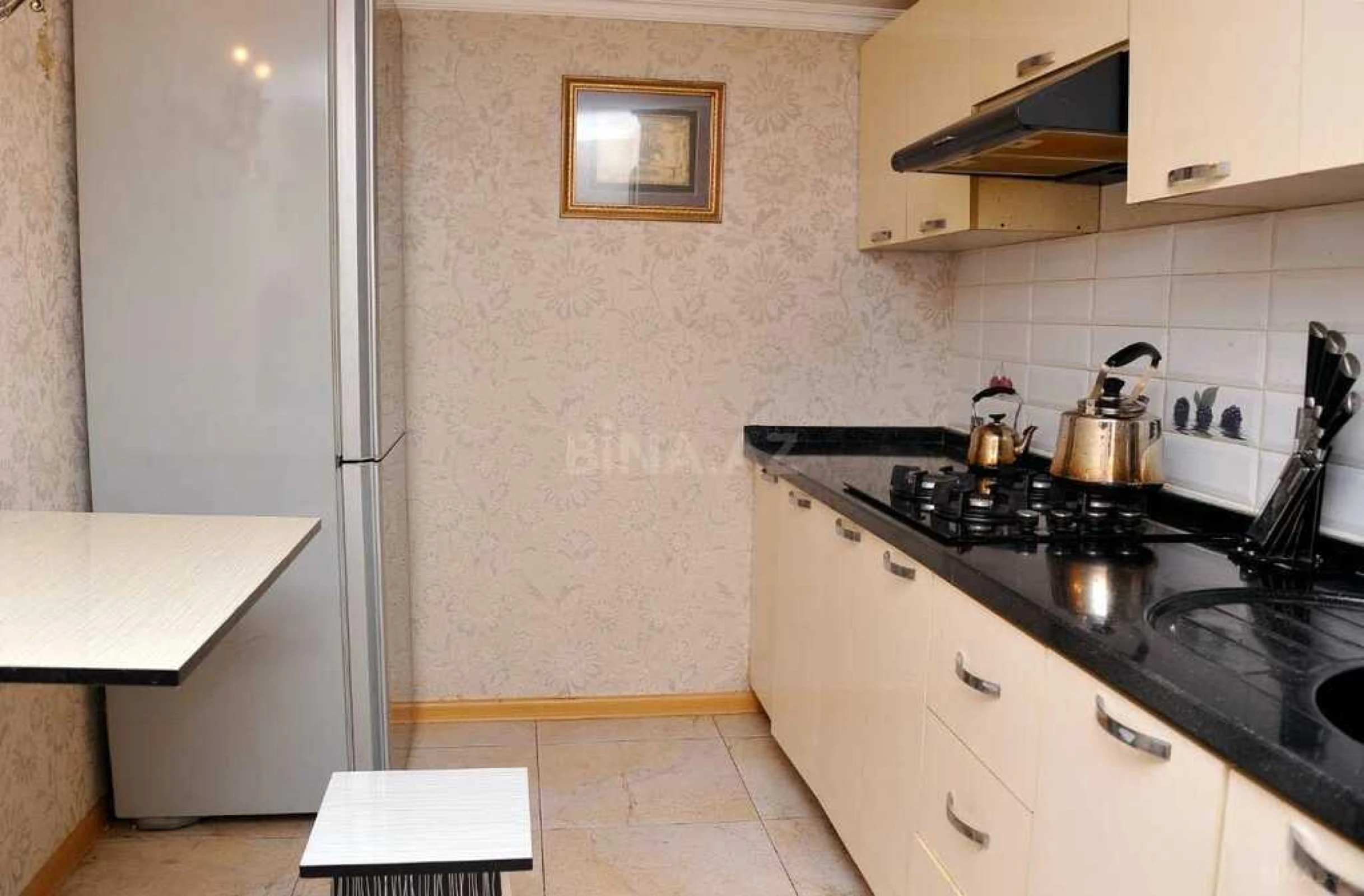 Kirayə verilir 2 otaqlı mənzil 90 m²