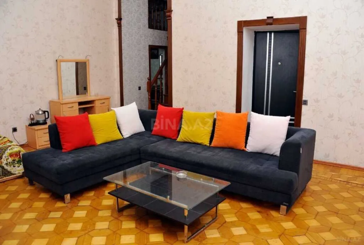 Kirayə verilir 2 otaqlı mənzil 90 m²