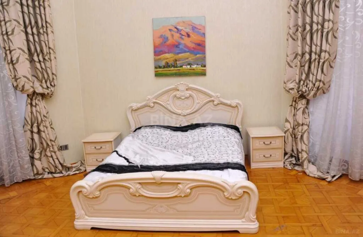 Kirayə verilir 2 otaqlı mənzil 90 m²