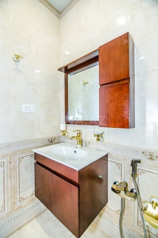 Kirayə verilir 3 otaqlı mənzil 185 m²