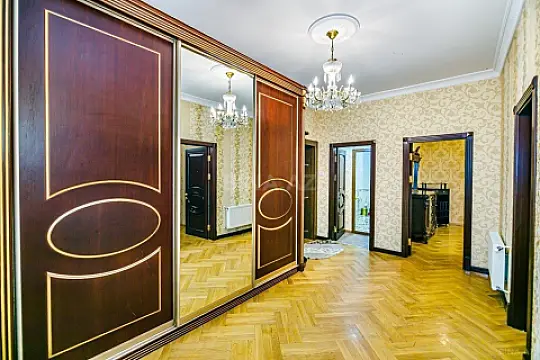 Kirayə verilir 3 otaqlı mənzil 185 m²