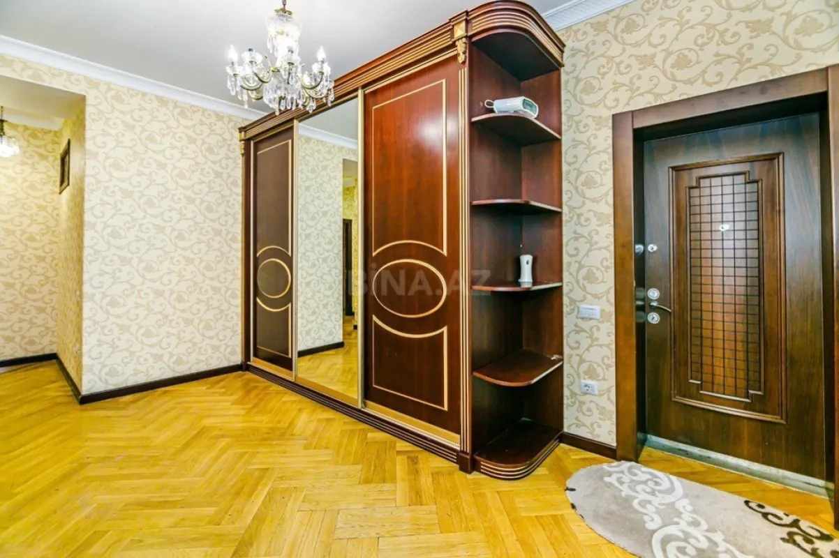 Kirayə verilir 3 otaqlı mənzil 185 m²