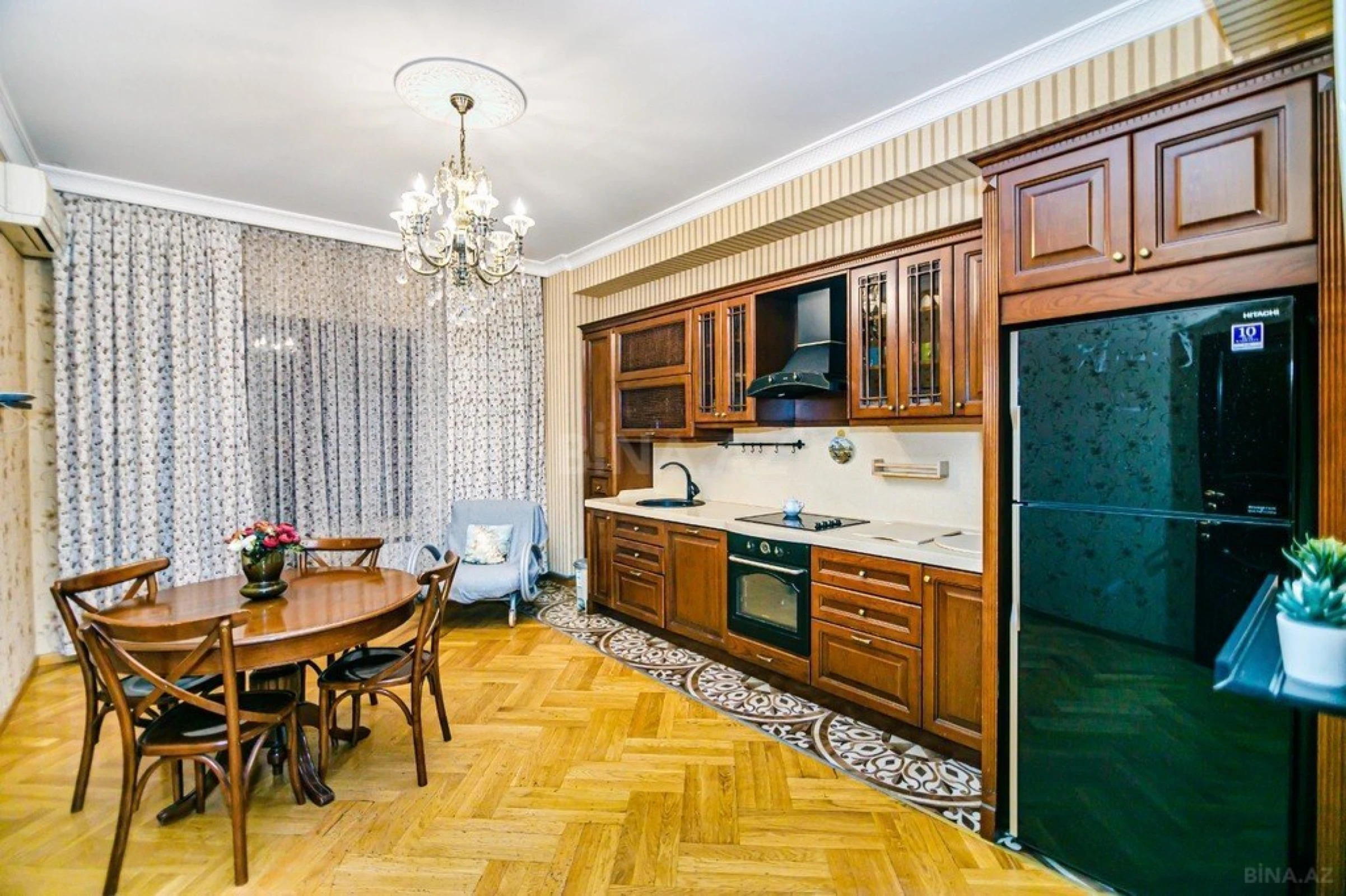 Kirayə verilir 3 otaqlı mənzil 185 m²