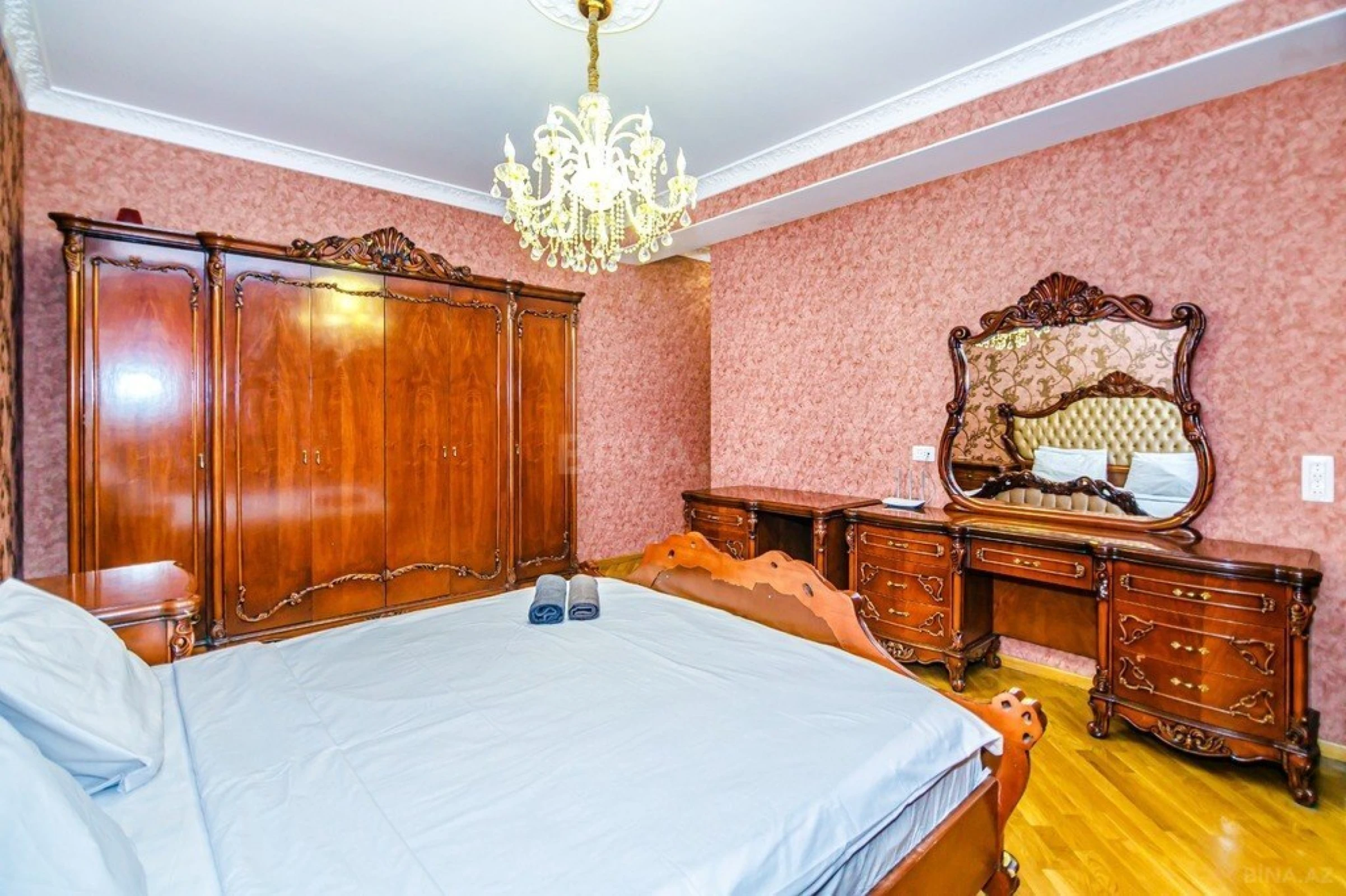 Kirayə verilir 3 otaqlı mənzil 185 m²