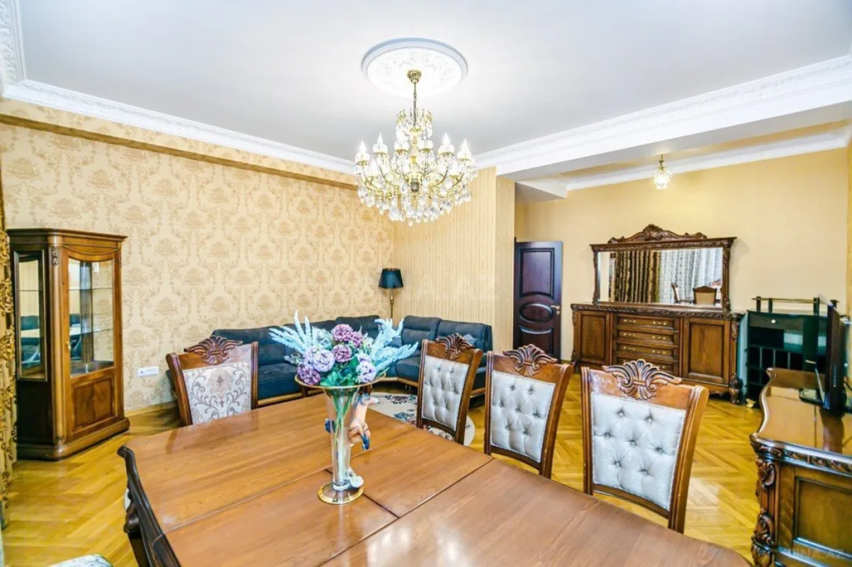 Kirayə verilir 3 otaqlı mənzil 185 m²