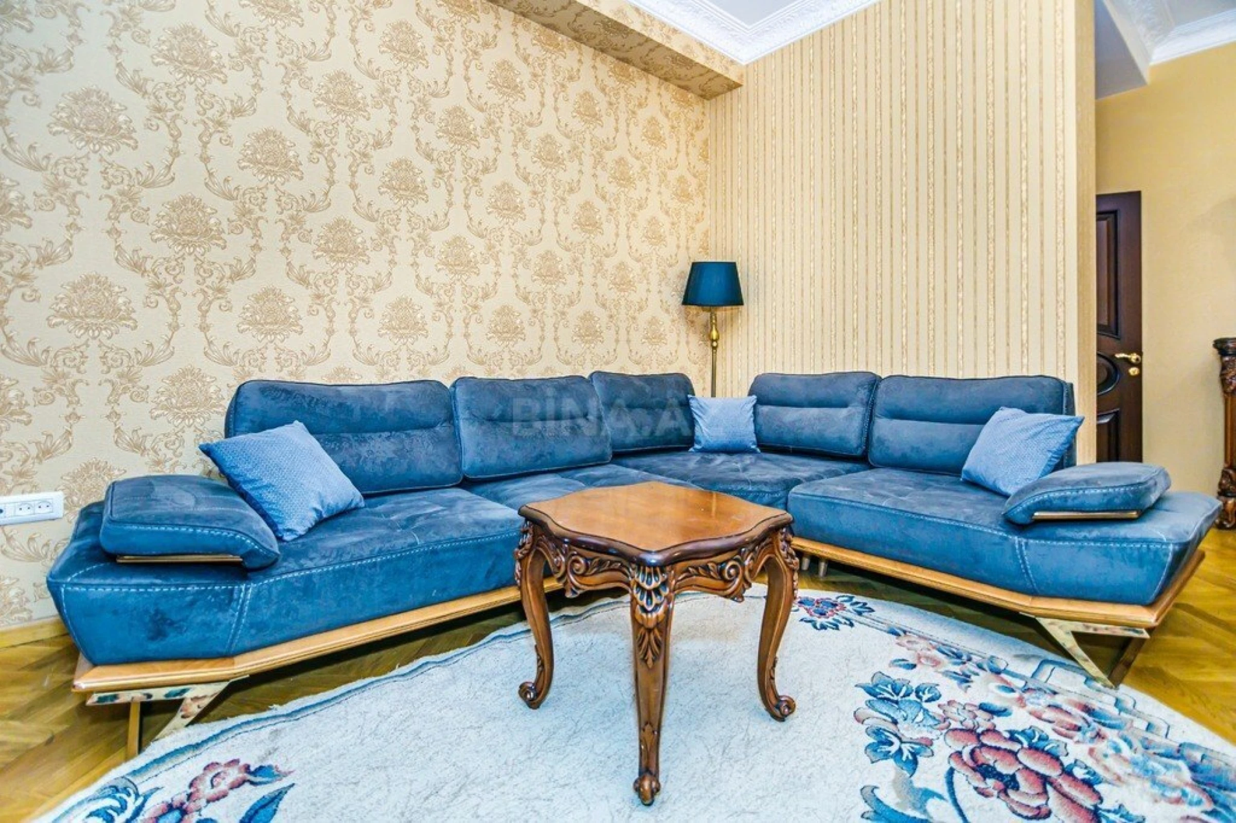 Kirayə verilir 3 otaqlı mənzil 185 m²