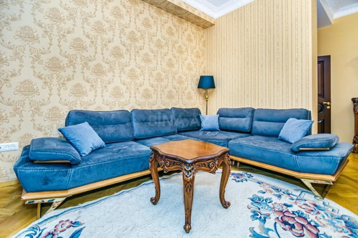 Kirayə verilir 3 otaqlı mənzil 185 m²