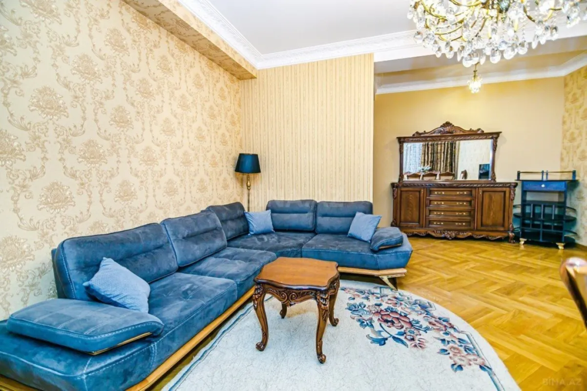 Kirayə verilir 3 otaqlı mənzil 185 m²
