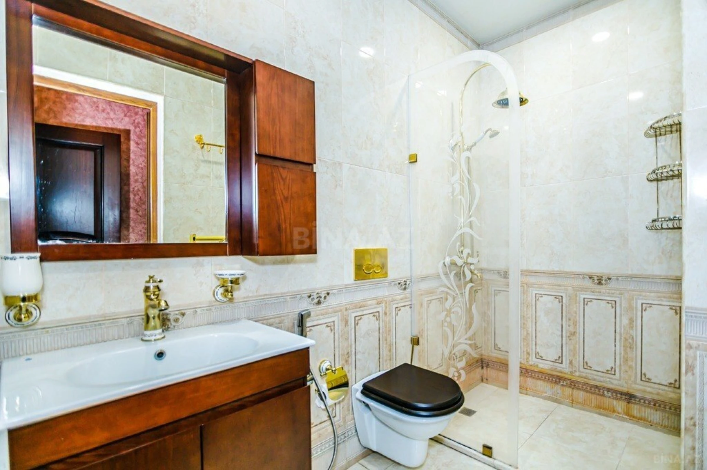 Kirayə verilir 3 otaqlı mənzil 185 m²