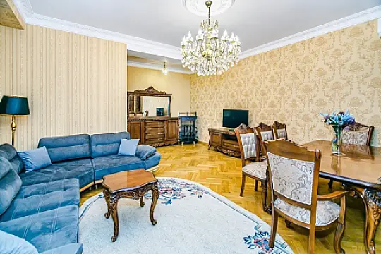 Kirayə verilir 3 otaqlı mənzil 185 m² — Bakı, Sahil qəs. 3 otaq 185.00 m²