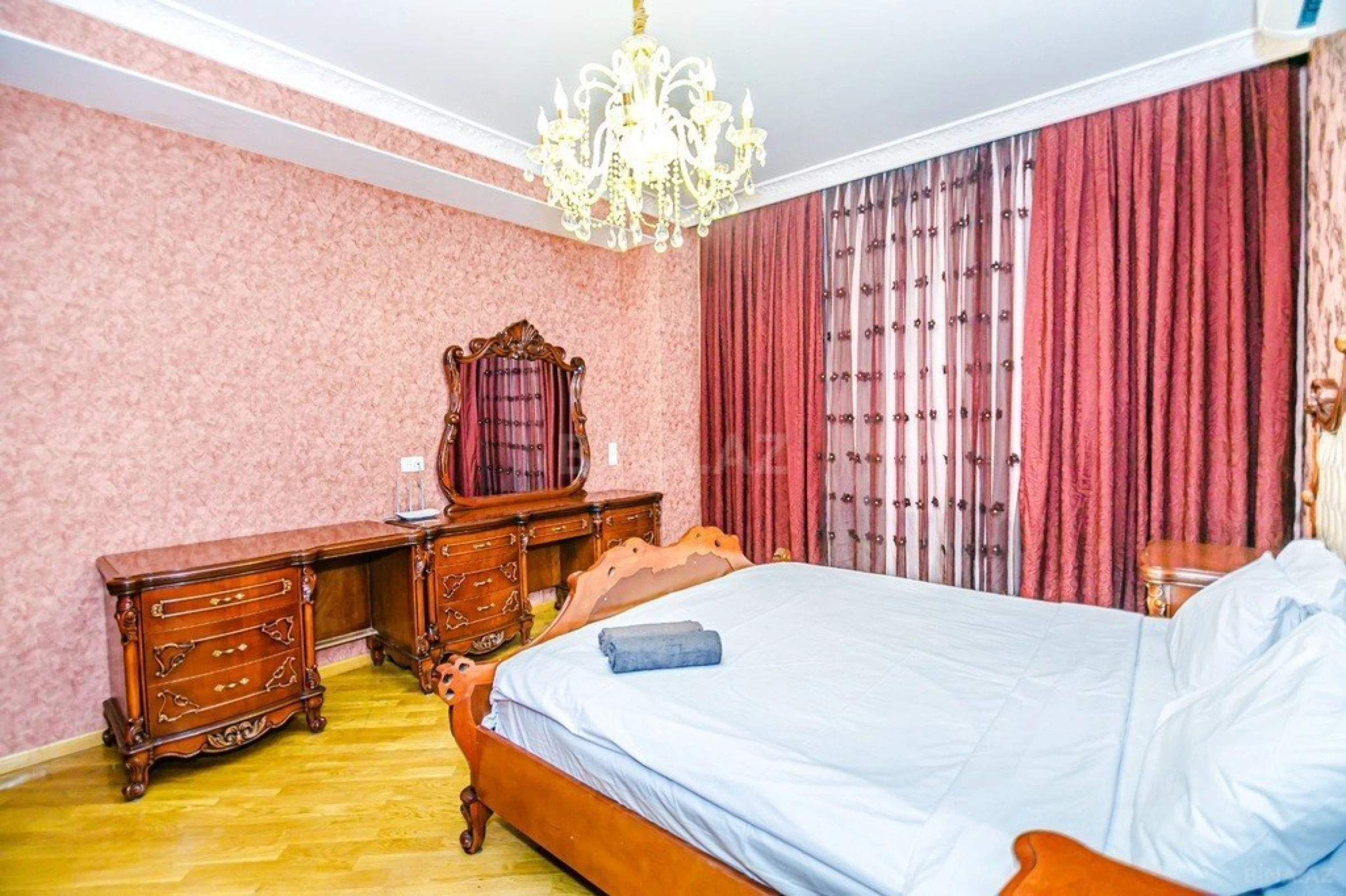 Kirayə verilir 3 otaqlı mənzil 185 m²