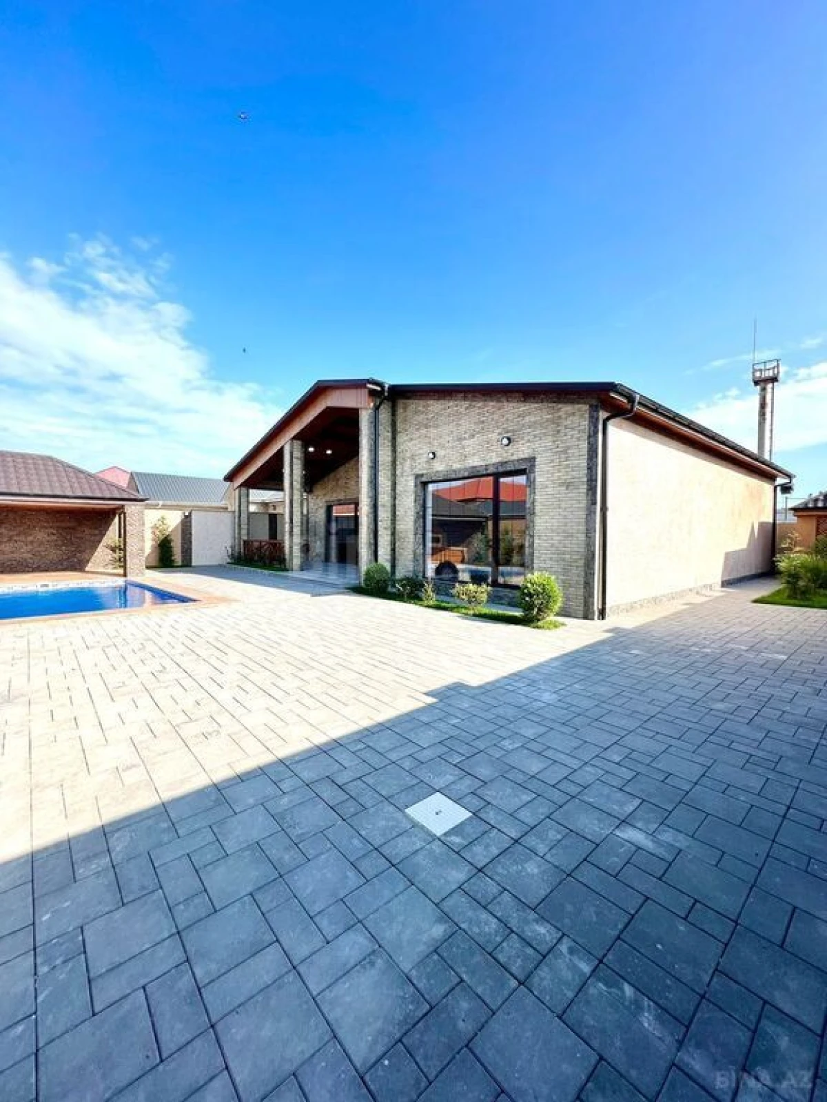 Satılır 4 otaqlı həyət evi 185 m²