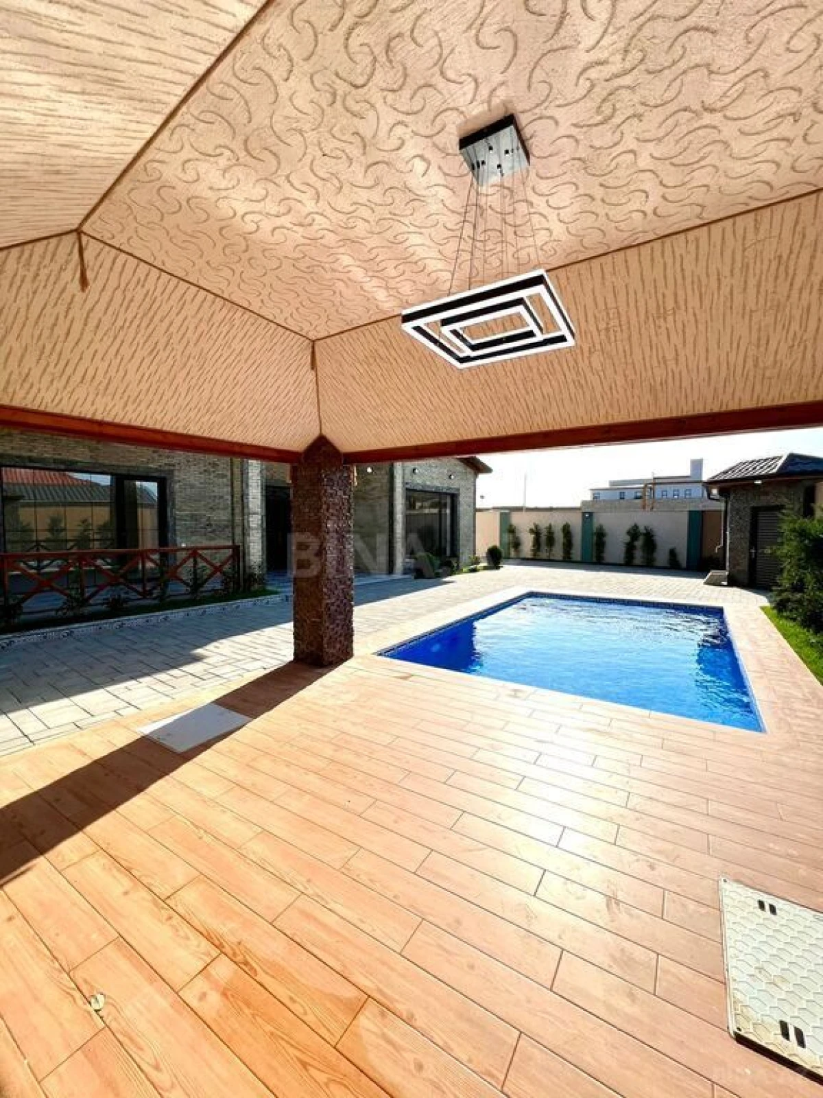 Satılır 4 otaqlı həyət evi 185 m²