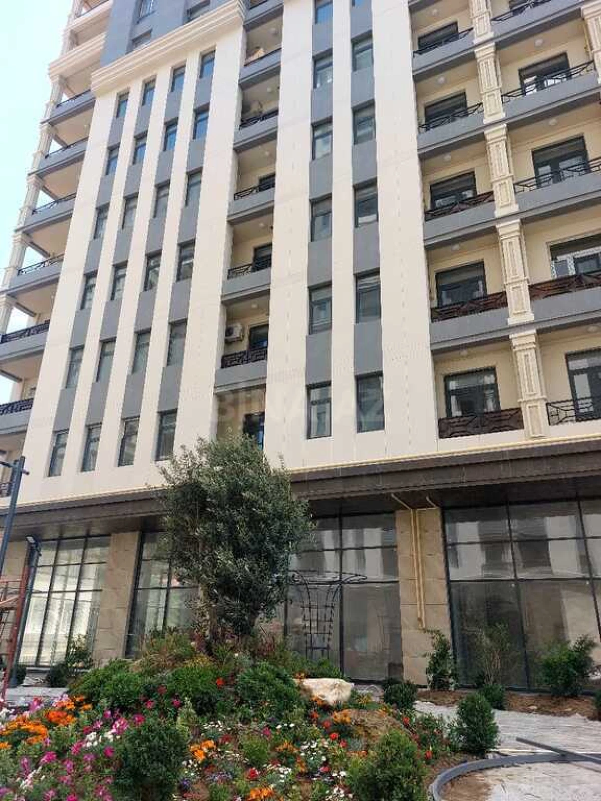 Satılır 3 otaqlı mənzil 144 m²