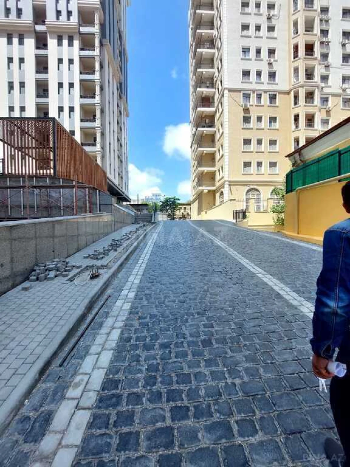 Satılır 3 otaqlı mənzil 144 m²