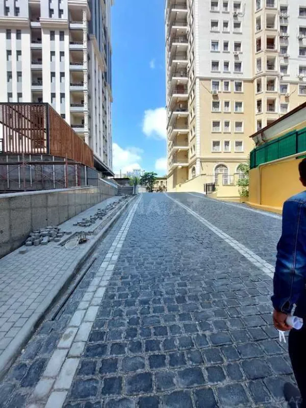 Satılır 3 otaqlı mənzil 144 m²