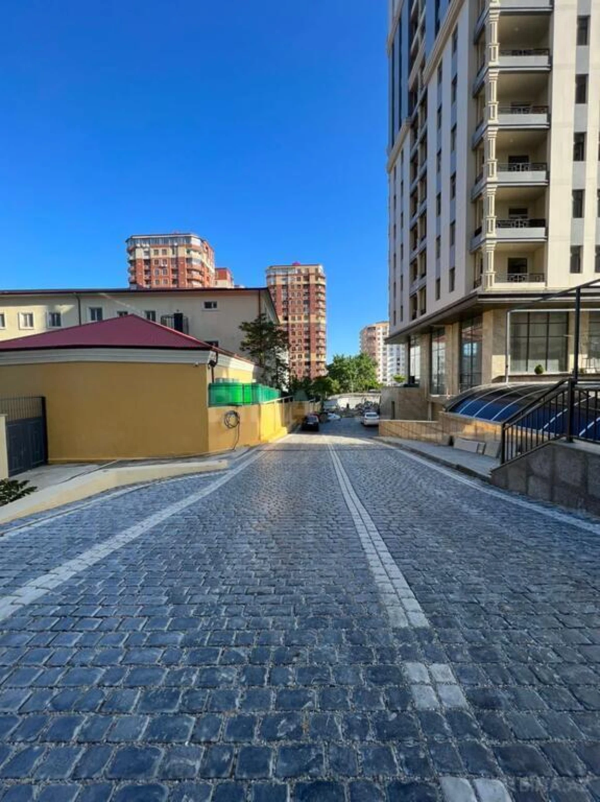 Satılır 3 otaqlı mənzil 144 m²