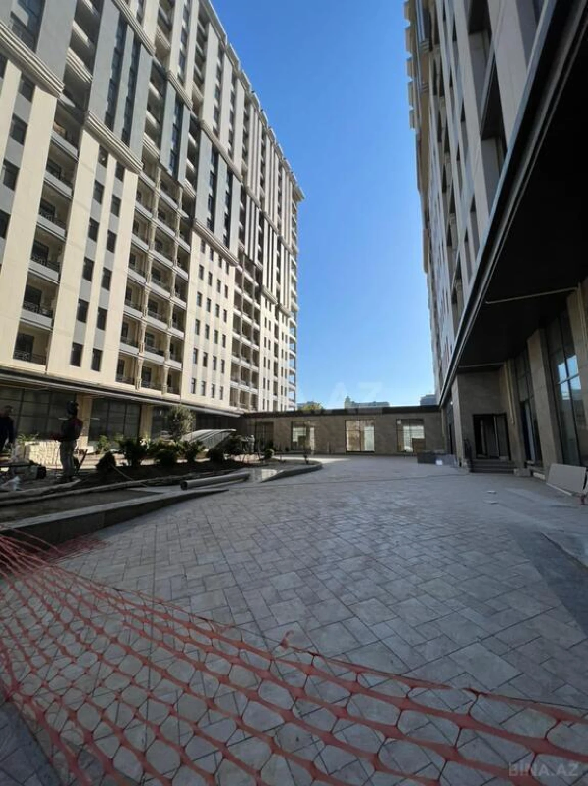 Satılır 3 otaqlı mənzil 144 m²