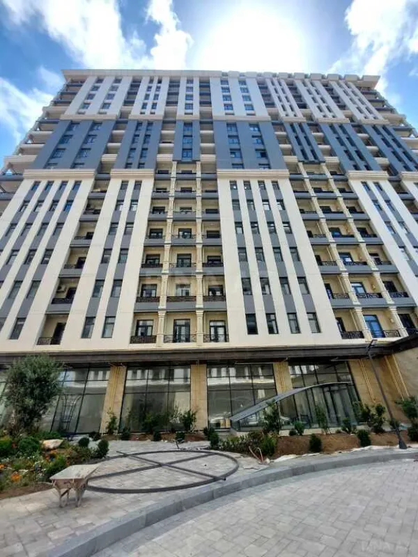 Satılır 3 otaqlı mənzil 144 m²