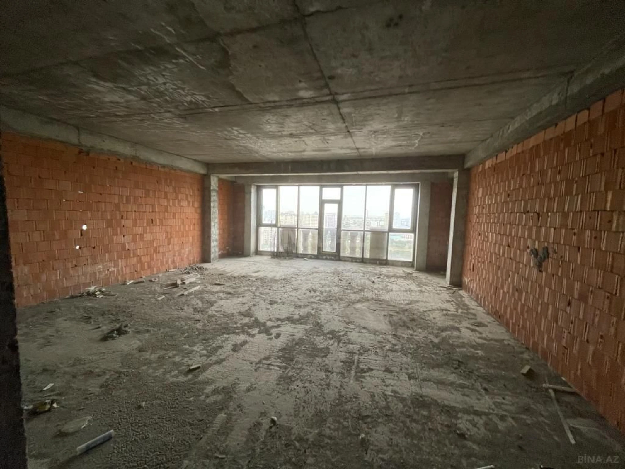 Satılır 3 otaqlı mənzil 144 m²