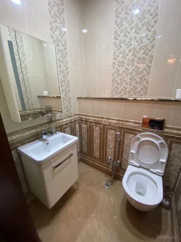 Satılır 4 otaqlı mənzil 190 m²