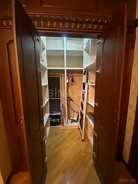 Satılır 4 otaqlı mənzil 190 m²