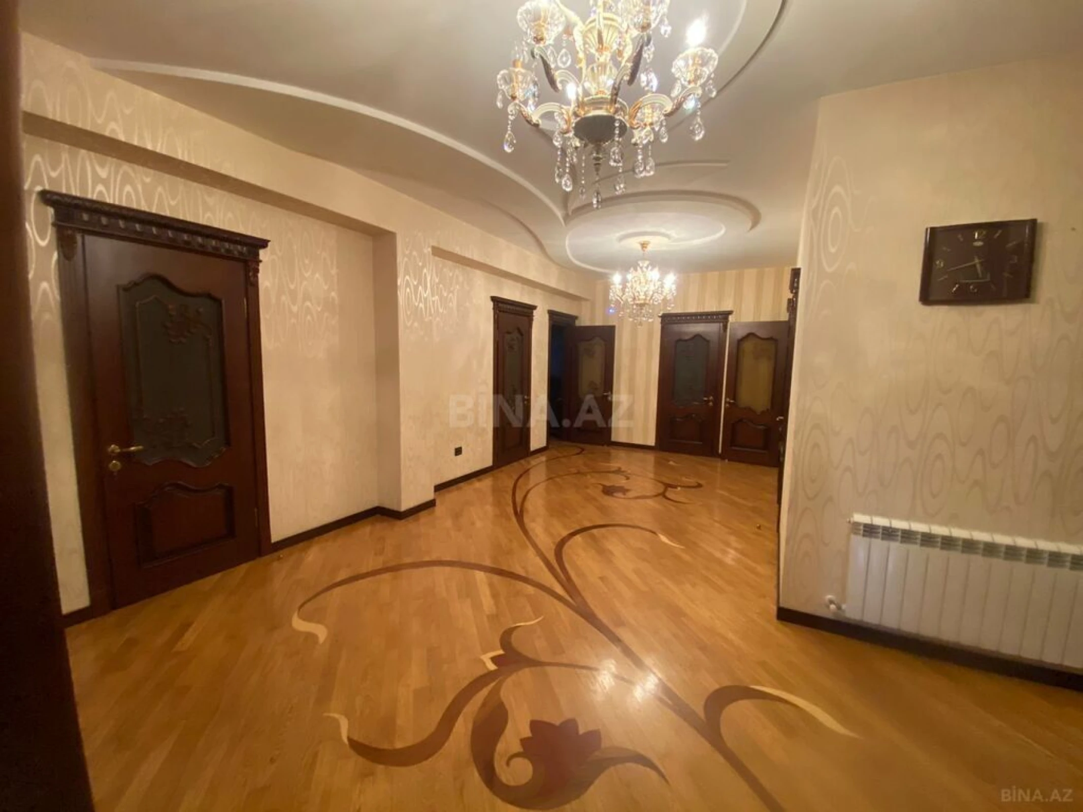 Satılır 4 otaqlı mənzil 190 m²