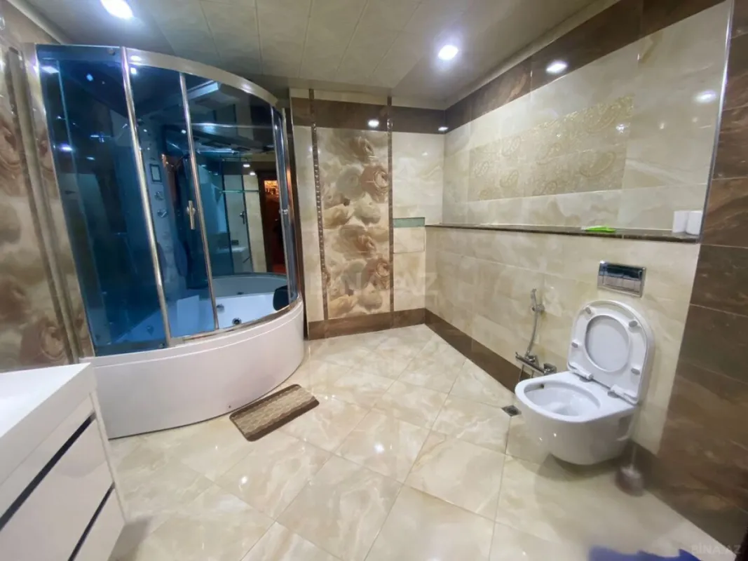 Satılır 4 otaqlı mənzil 190 m²