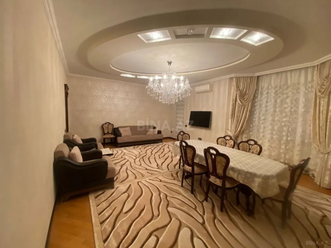 Satılır 4 otaqlı mənzil 190 m²