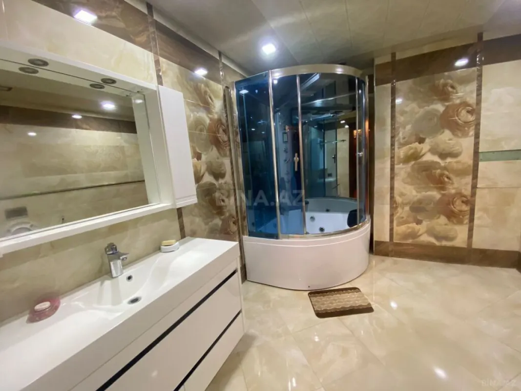 Satılır 4 otaqlı mənzil 190 m²