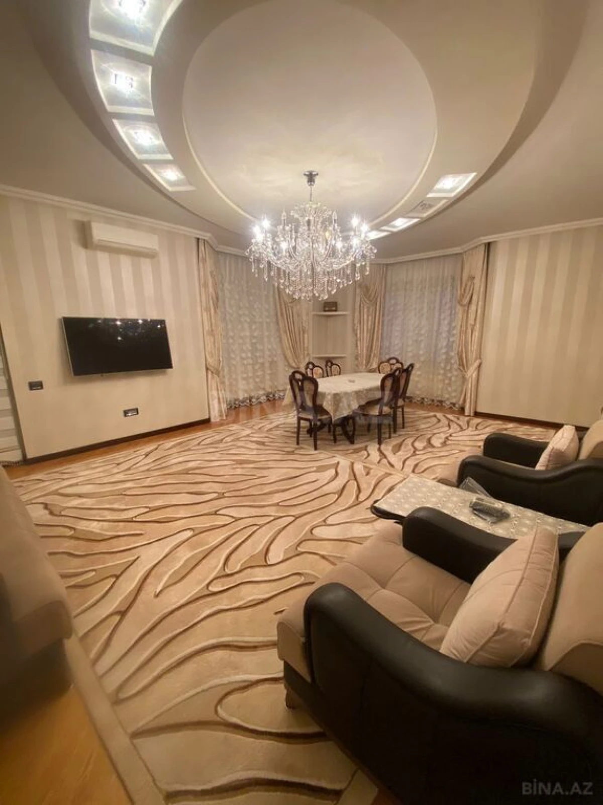Satılır 4 otaqlı mənzil 190 m²