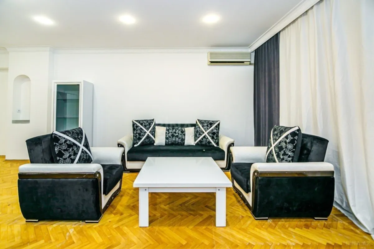 Kirayə verilir 3 otaqlı mənzil 123 m²