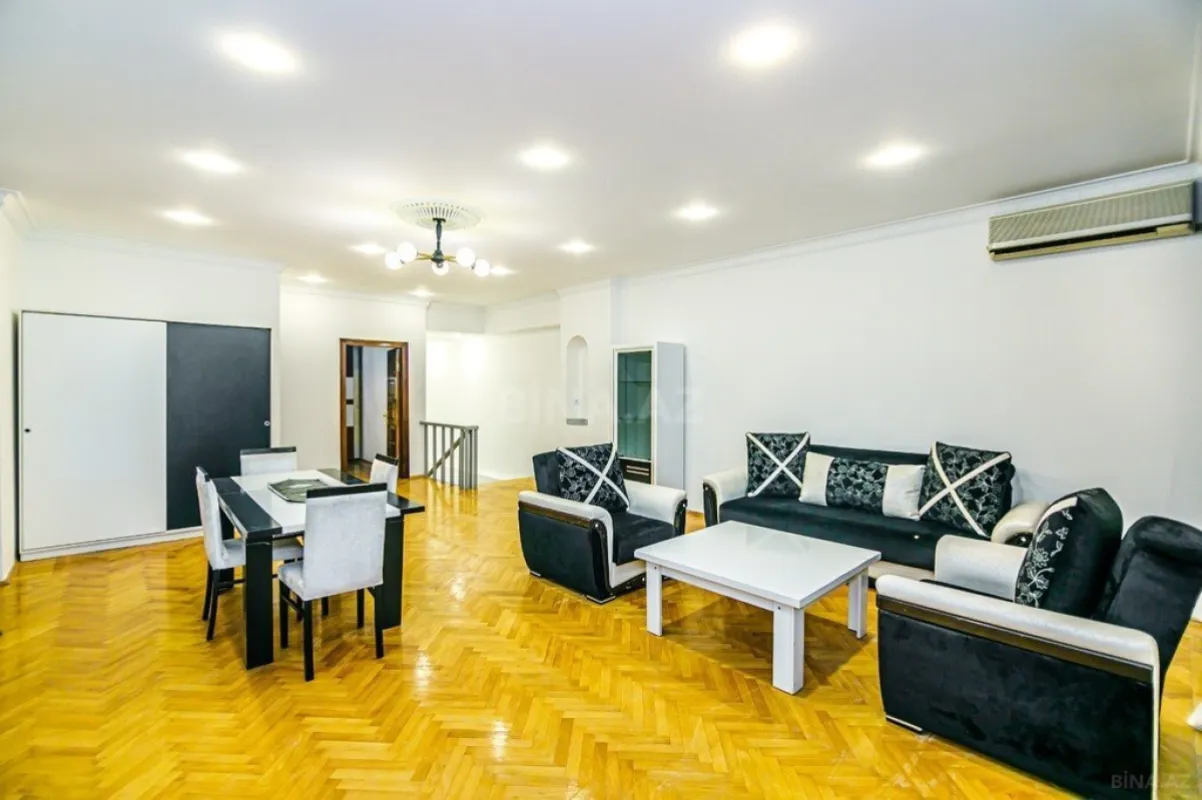 Kirayə verilir 3 otaqlı mənzil 123 m²