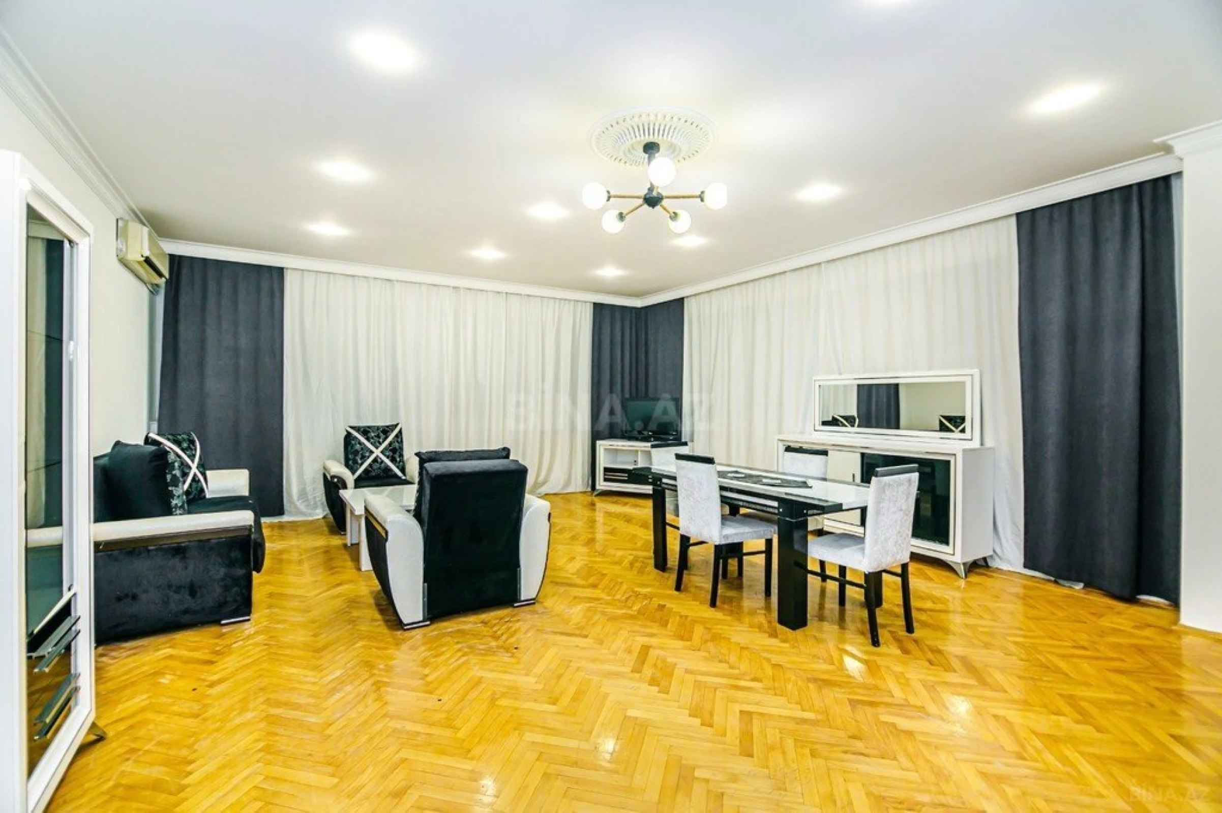 Kirayə verilir 3 otaqlı mənzil 123 m²