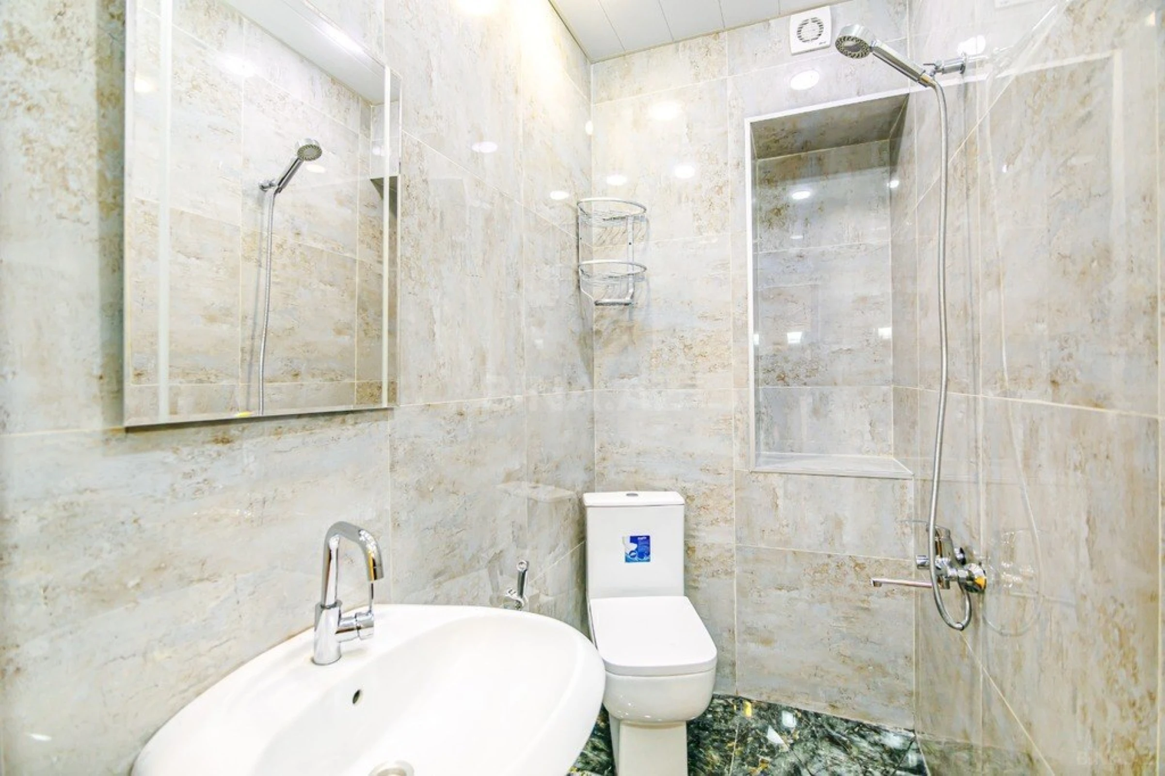 Kirayə verilir 3 otaqlı mənzil 123 m²