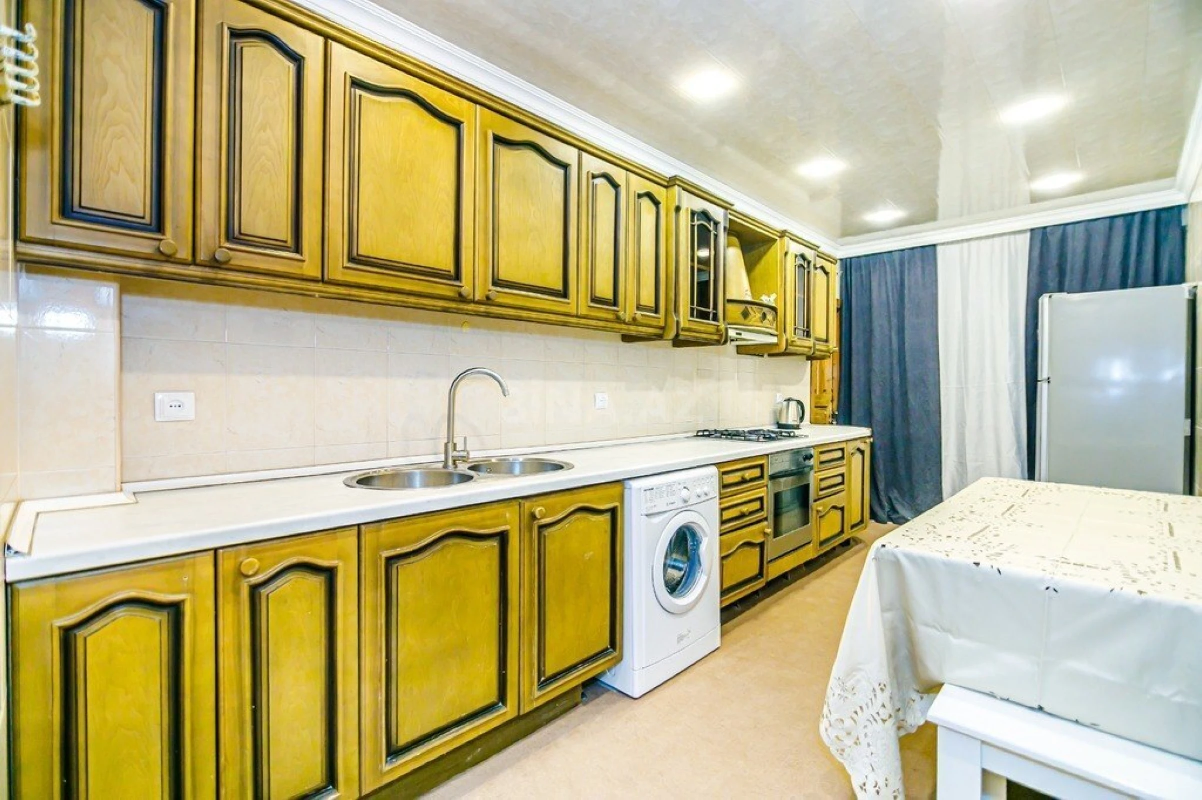 Kirayə verilir 3 otaqlı mənzil 123 m²