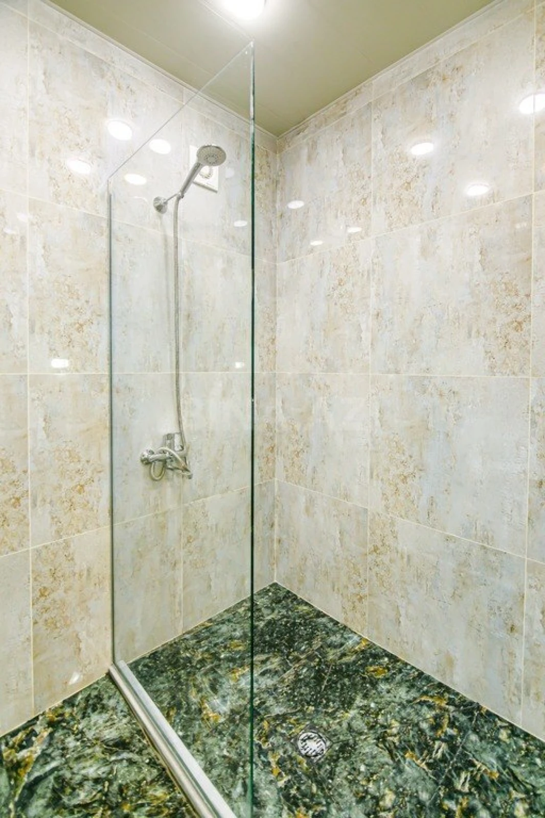 Kirayə verilir 3 otaqlı mənzil 123 m²