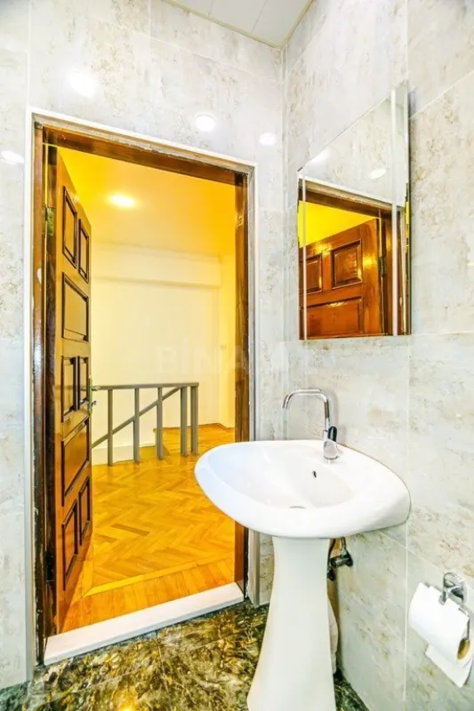 Kirayə verilir 3 otaqlı mənzil 123 m²