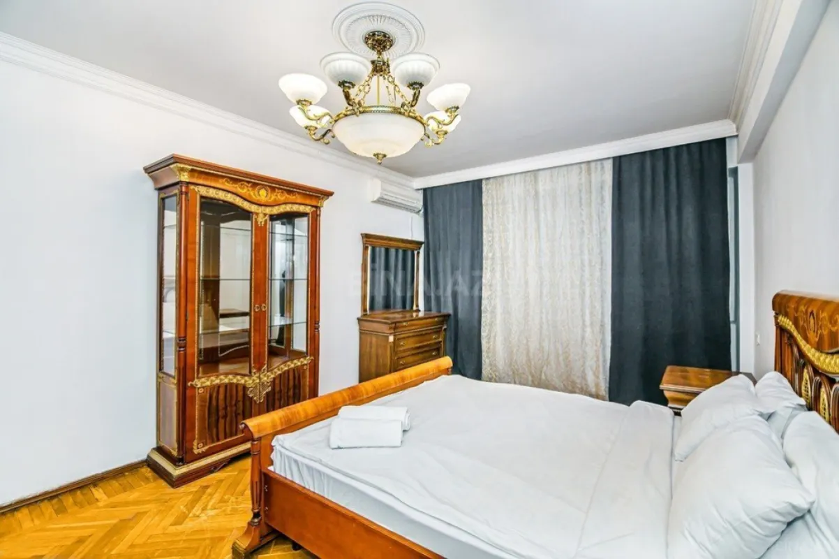 Kirayə verilir 3 otaqlı mənzil 123 m²