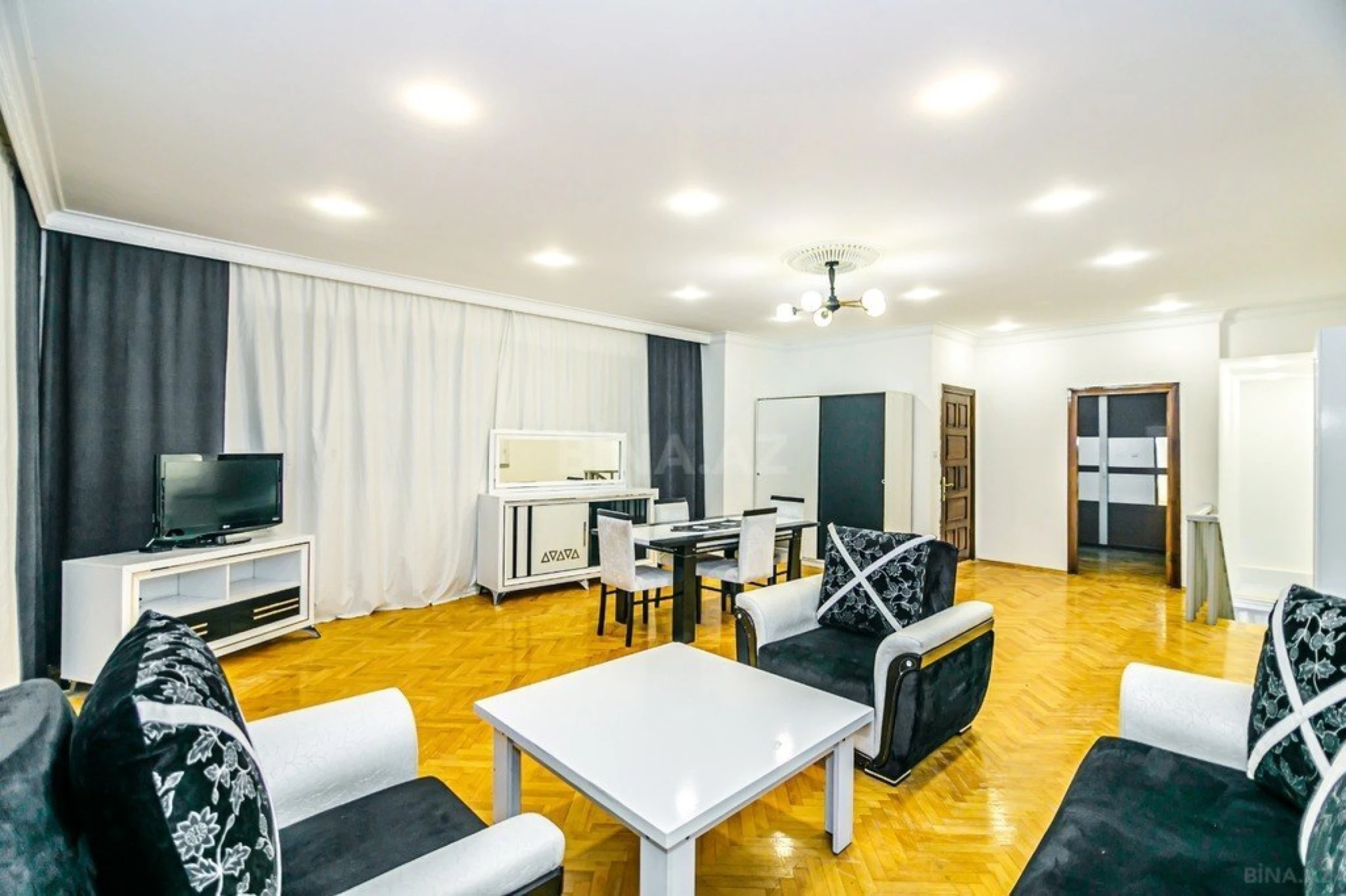 Kirayə verilir 3 otaqlı mənzil 123 m²