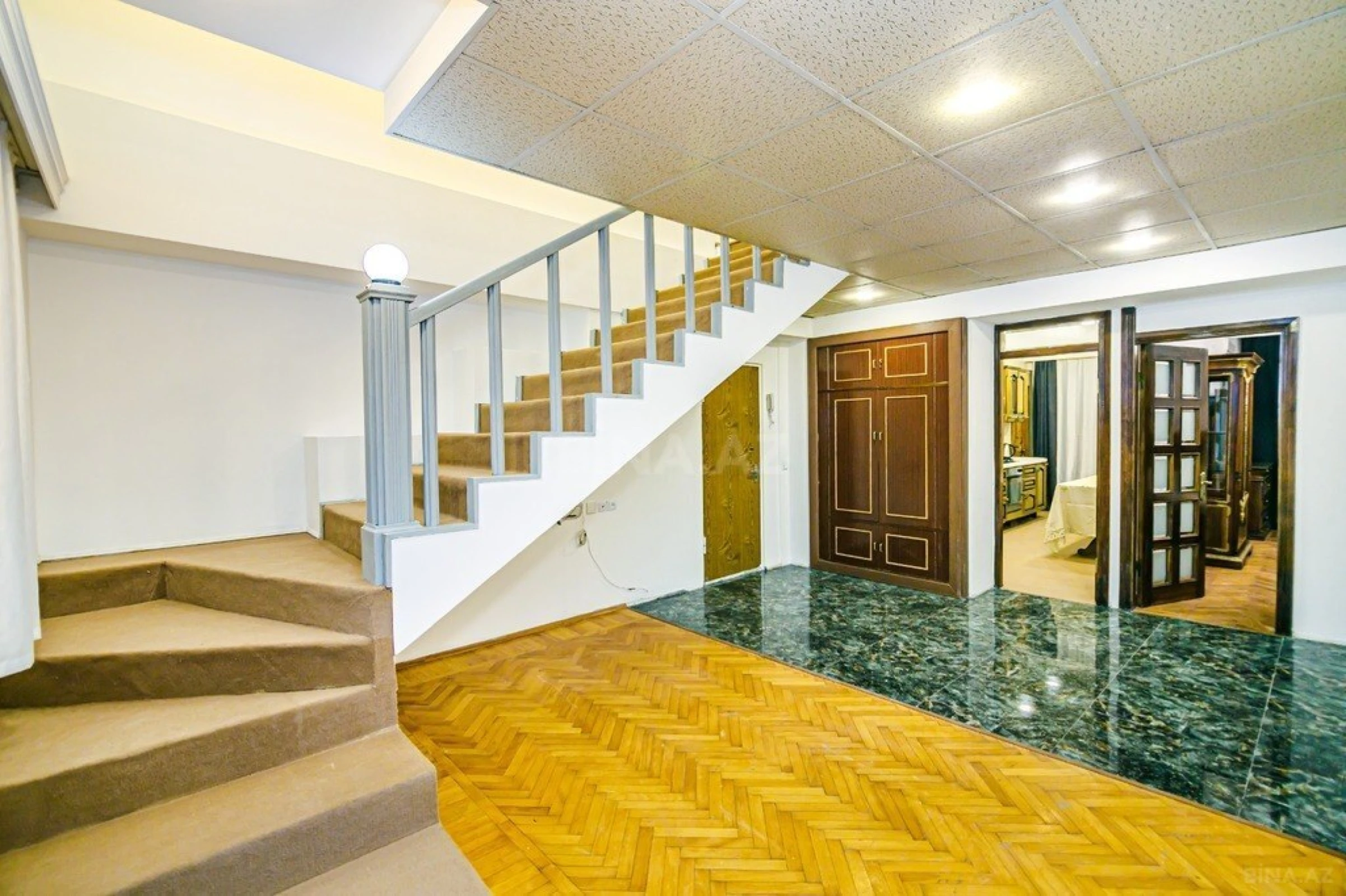 Kirayə verilir 3 otaqlı mənzil 123 m²