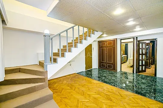 Kirayə verilir 3 otaqlı mənzil 123 m²