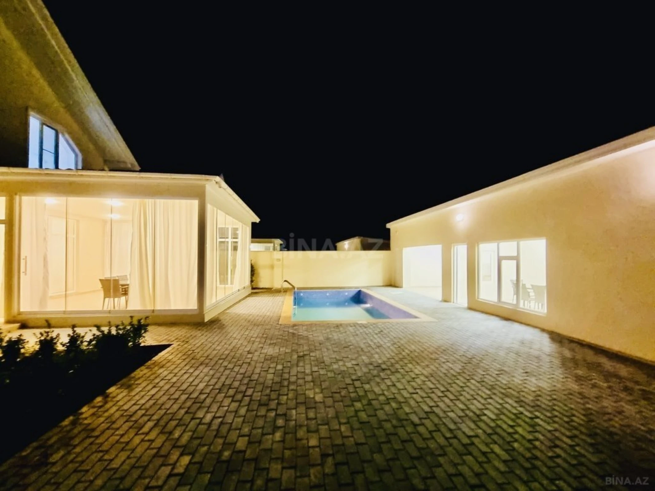 Satılır 5 otaqlı həyət evi 320 m²