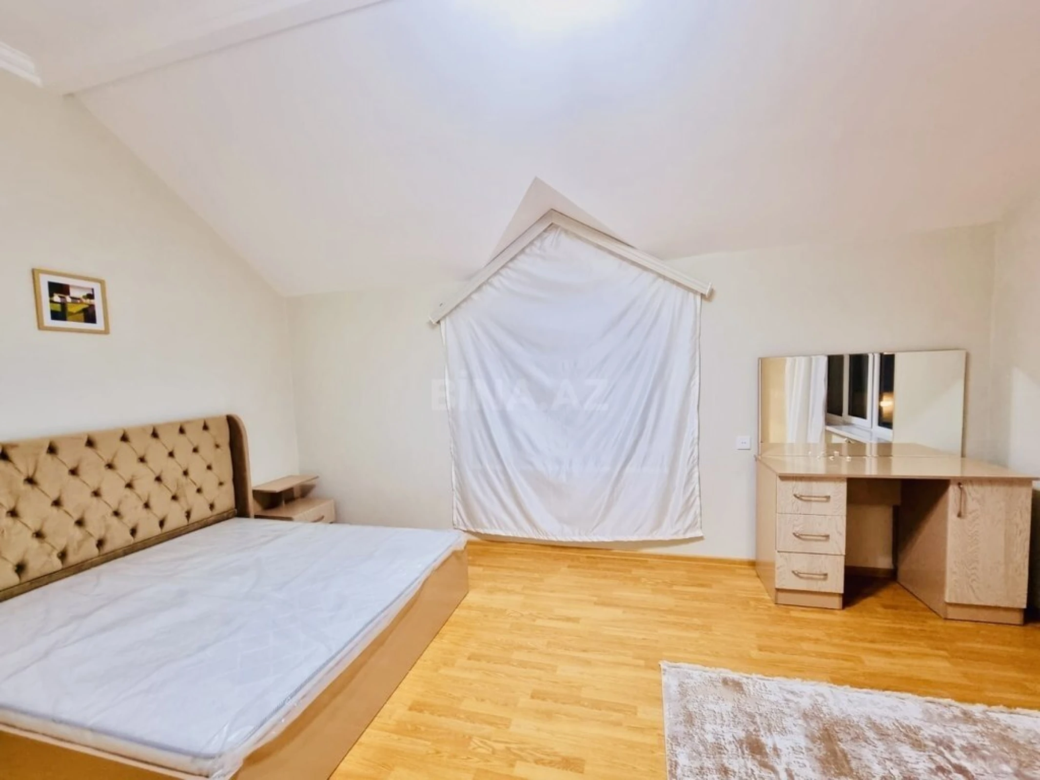 Satılır 5 otaqlı həyət evi 320 m²