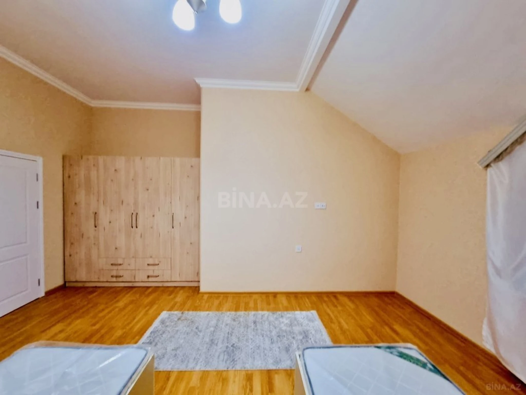 Satılır 5 otaqlı həyət evi 320 m²