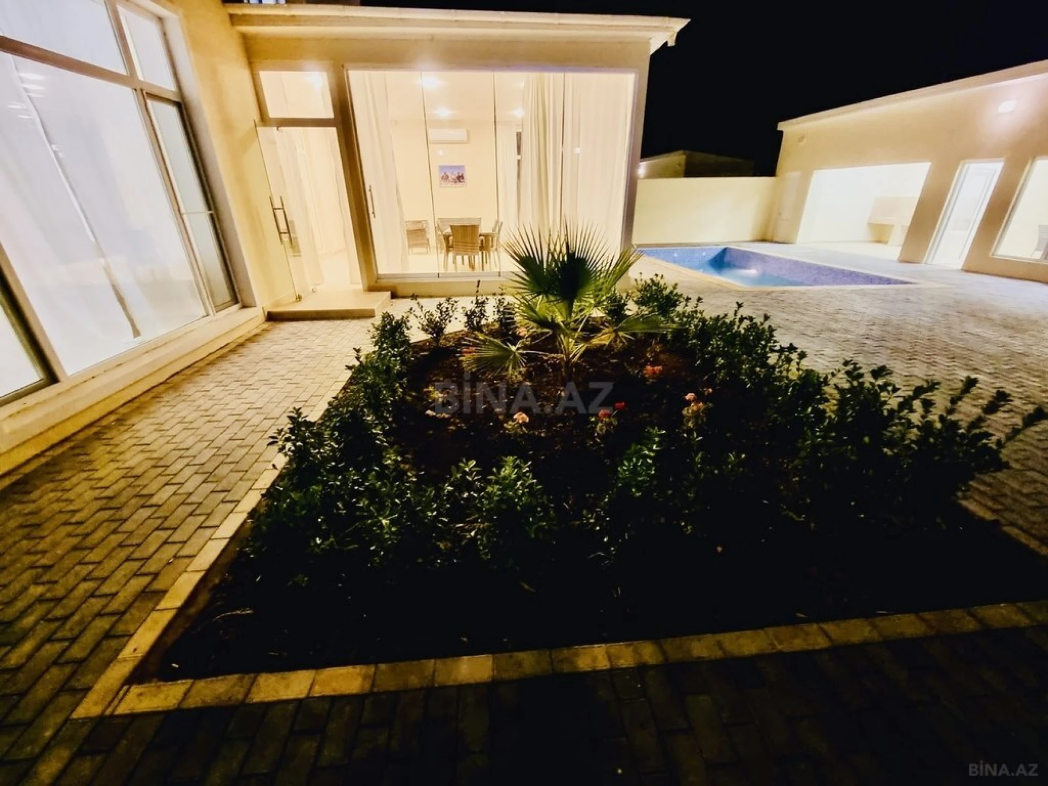 Satılır 5 otaqlı həyət evi 320 m²